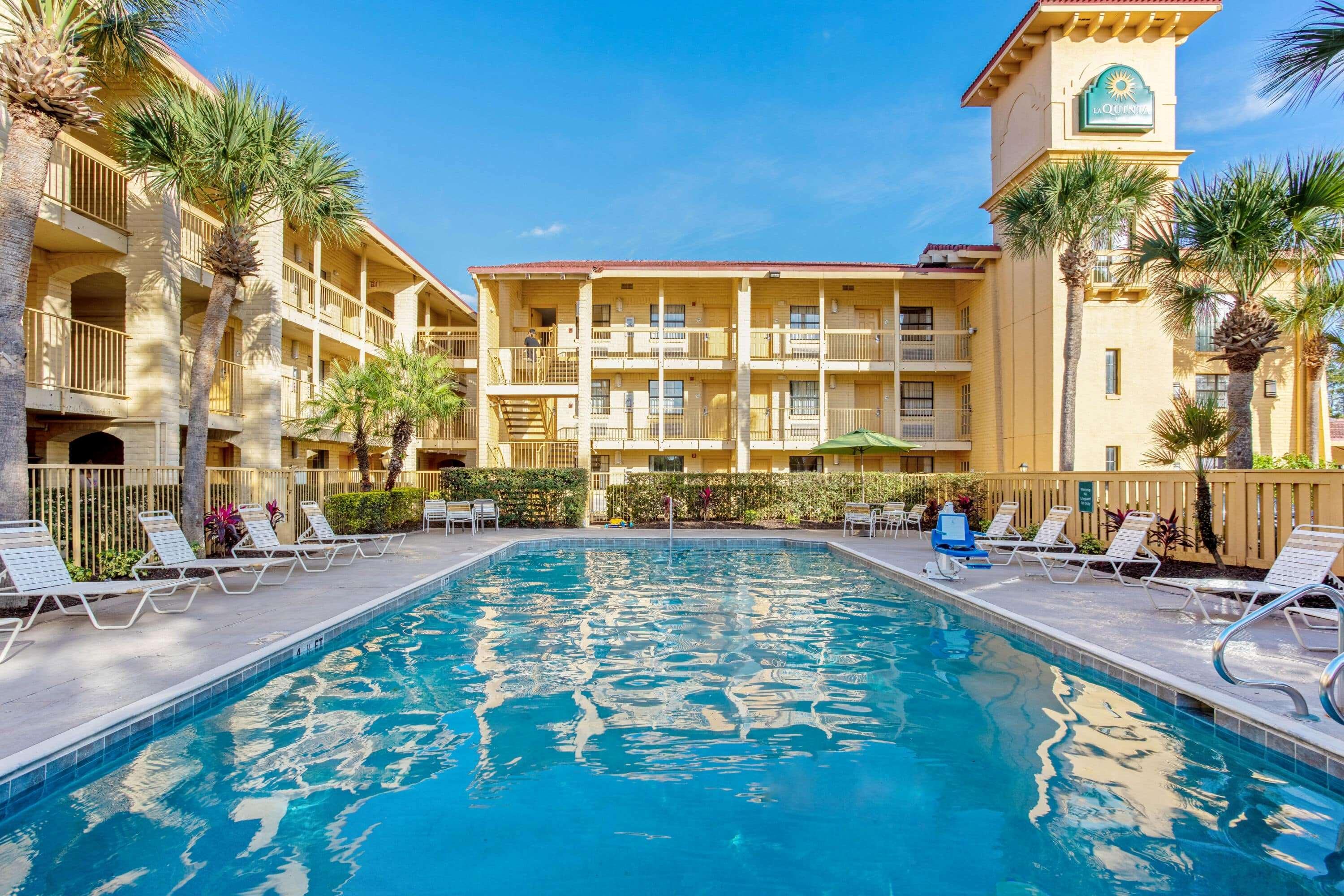 La Quinta Inn By Wyndham Orlando Airport West Exterior photo