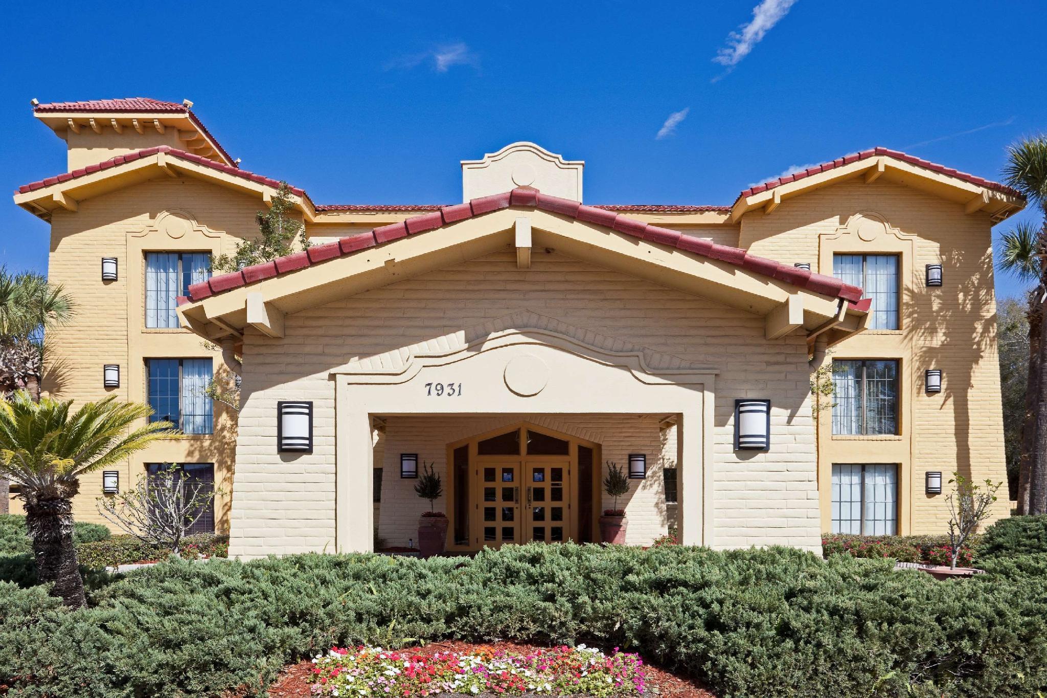 La Quinta Inn By Wyndham Orlando Airport West Exterior photo