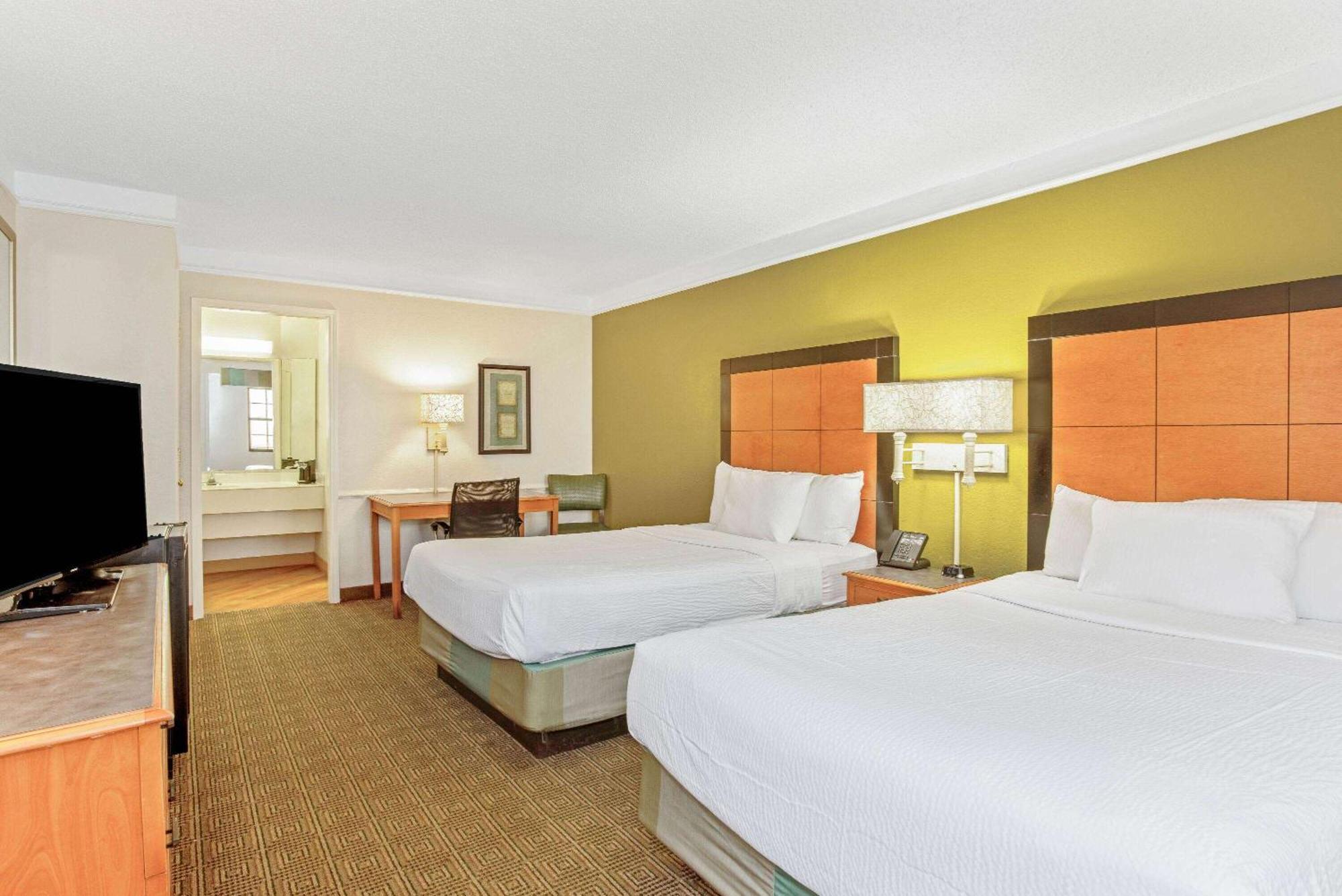 La Quinta Inn By Wyndham Orlando Airport West Exterior photo